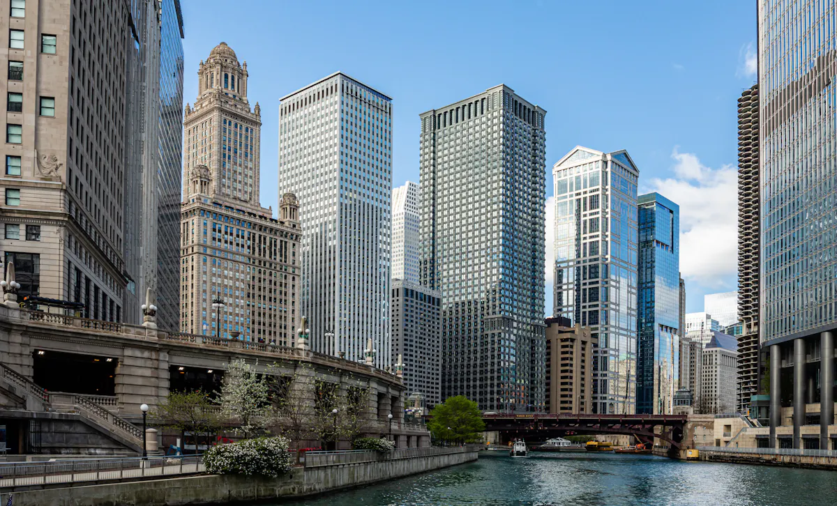 Chicago riverwalk downtown